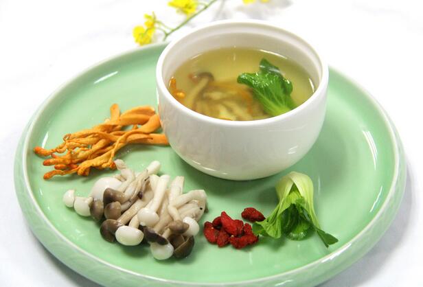 野生菌菇汤